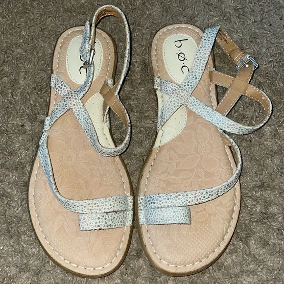 BOC Corey White gold loop toe flat sandals - Picture 2 of 9